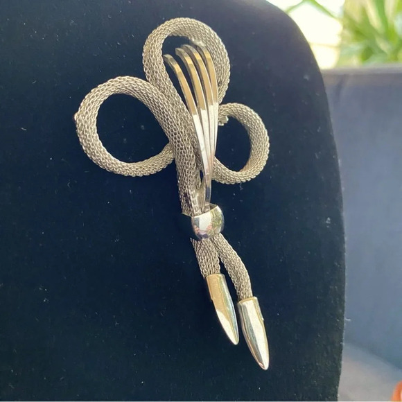 Vintage Art  Nouveau Silver Bow Modernist Brooch Pin with Dangling Tassels - Picture 1 of 8